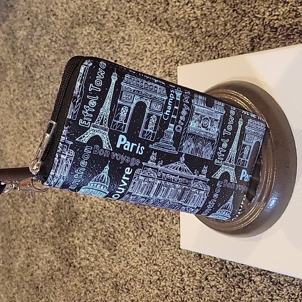 🦩 3 for $25 NWOT Paris wallet